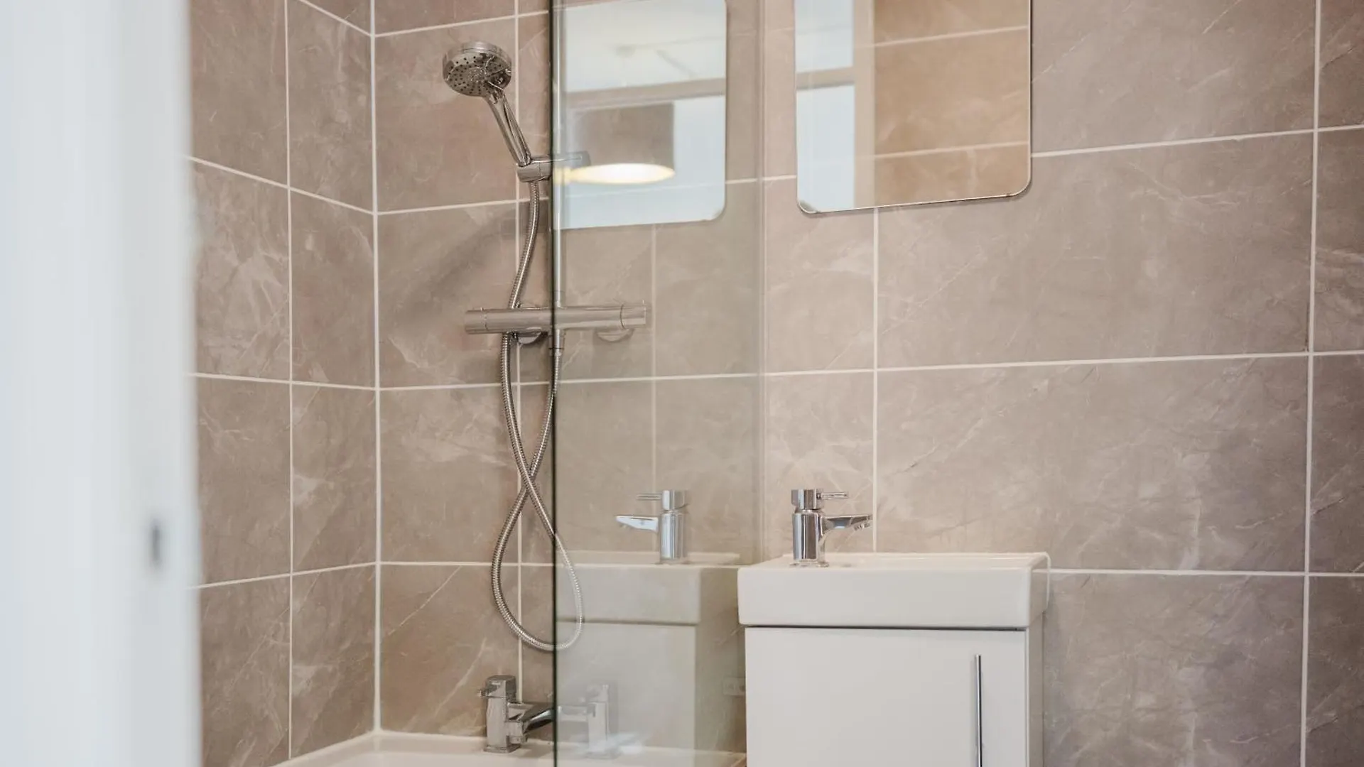 Corner House - Bright 2 Bed In Cheltenham Beckhampton 0*,