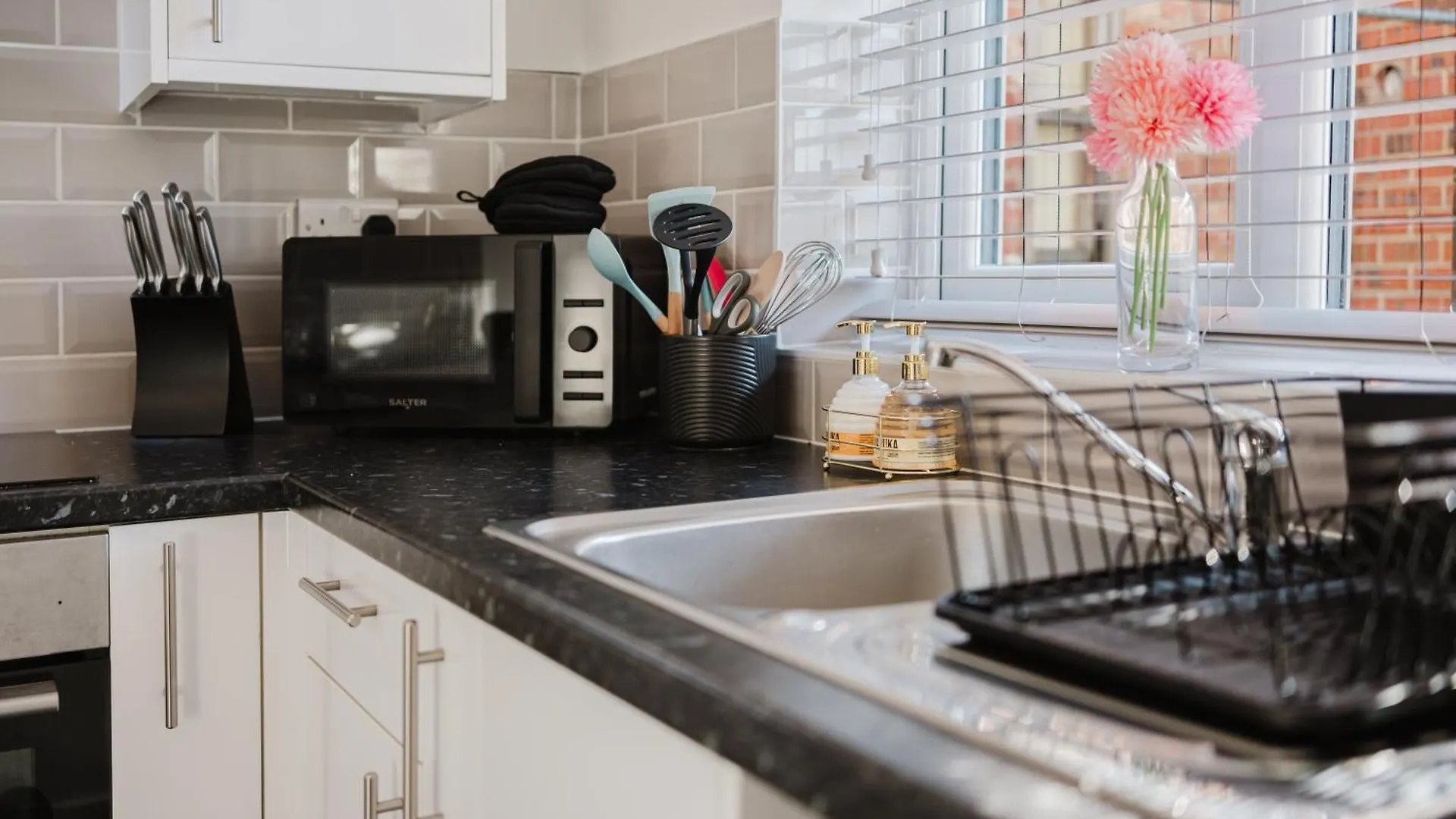 Apartment Corner House - Bright 2 Bed In Cheltenham Beckhampton
