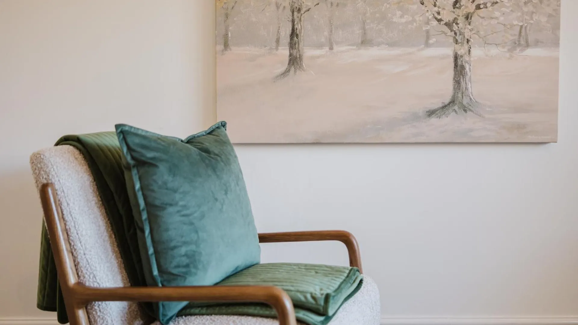 Corner House - Bright 2 Bed In Cheltenham Beckhampton 0*,  United Kingdom