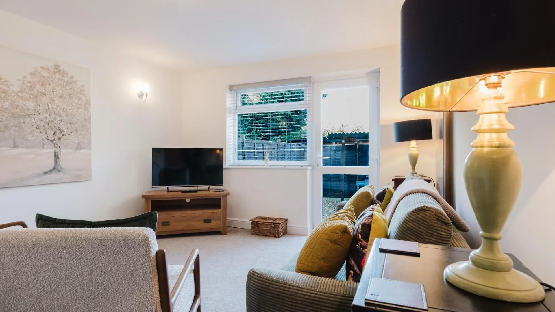 Corner House - Bright 2 Bed In Cheltenham Beckhampton Apartment