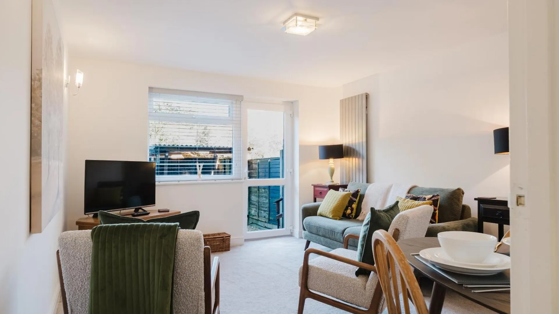 Apartment Corner House - Bright 2 Bed In Cheltenham Beckhampton United Kingdom