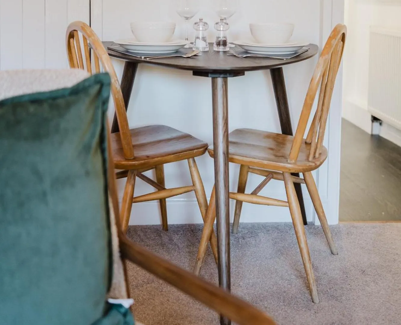 Corner House - Bright 2 Bed In Cheltenham Beckhampton 0*,  United Kingdom