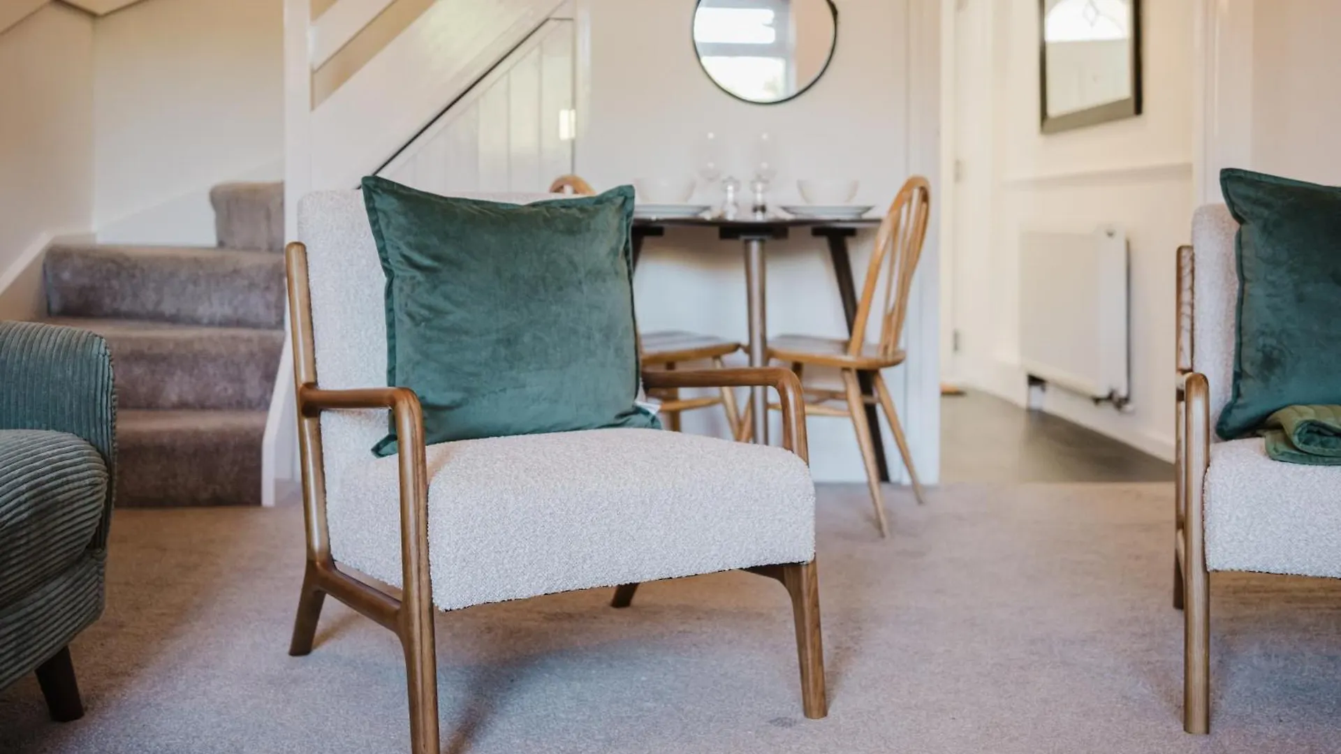 Corner House - Bright 2 Bed In Cheltenham Beckhampton Apartment
