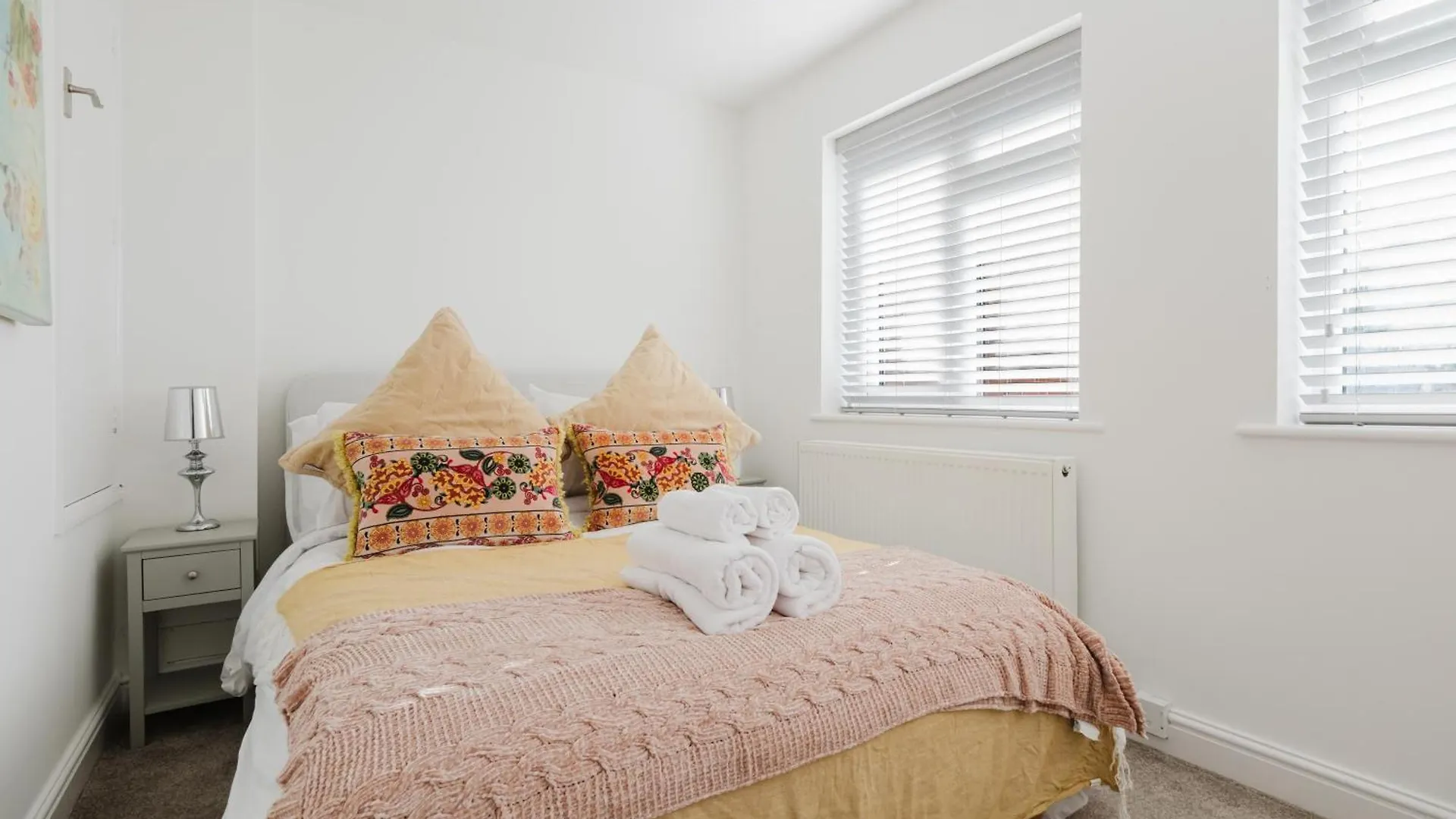 Corner House - Bright 2 Bed In Cheltenham Beckhampton Apartment
