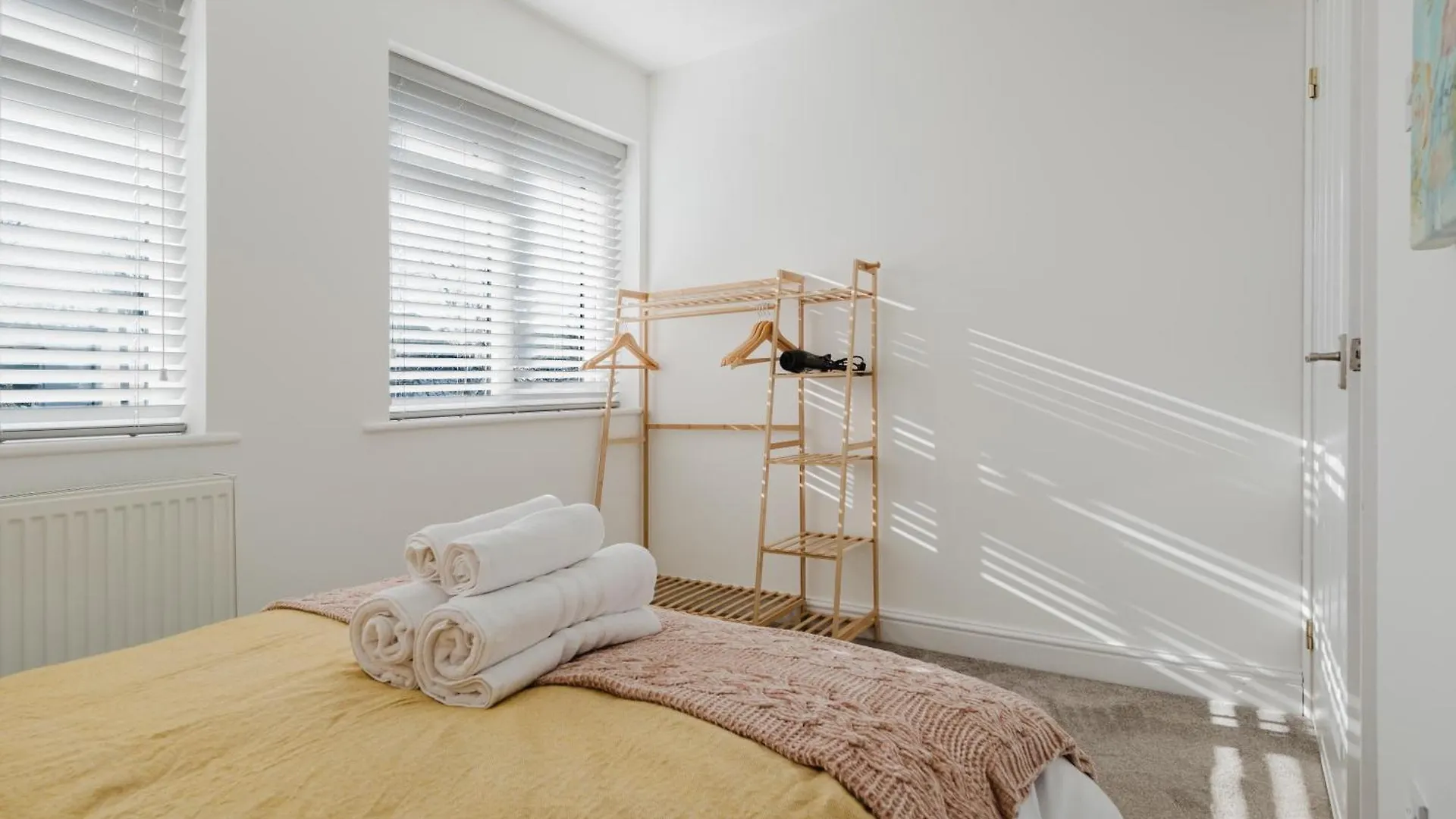 Corner House - Bright 2 Bed In Cheltenham Beckhampton