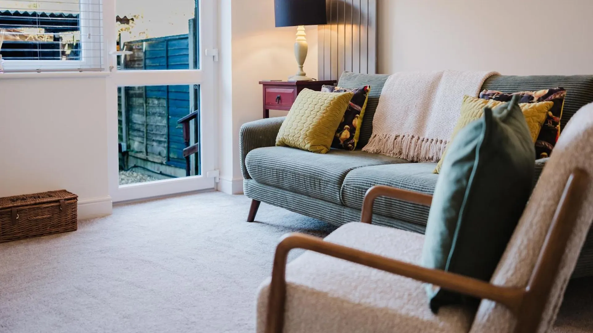 Apartment Corner House - Bright 2 Bed In Cheltenham Beckhampton United Kingdom