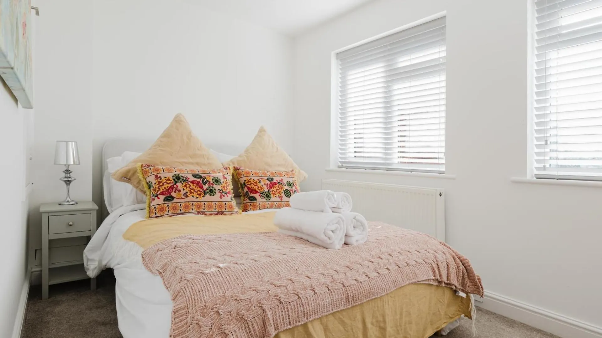 Corner House - Bright 2 Bed In Cheltenham Beckhampton