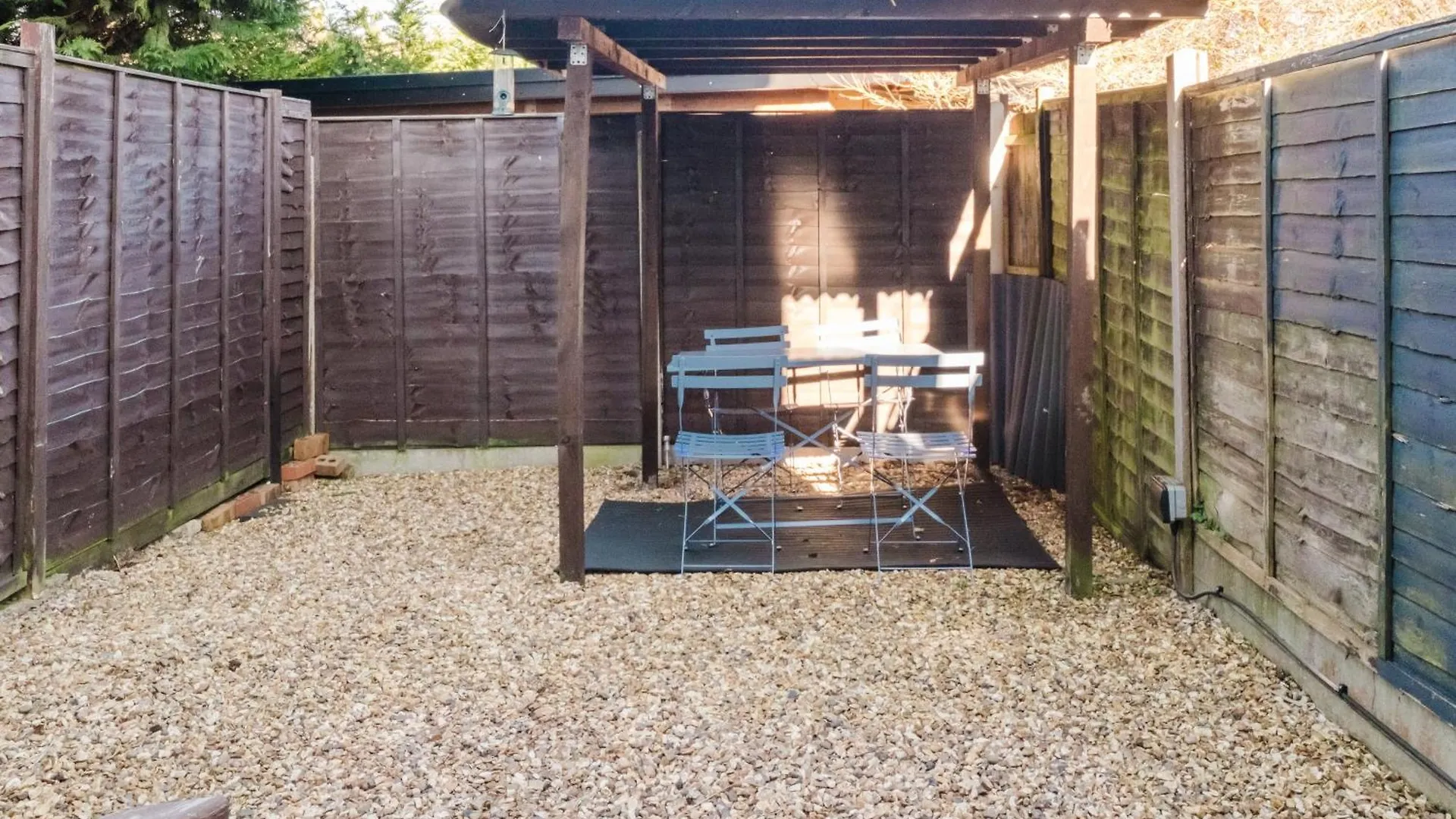 Corner House - Bright 2 Bed In Cheltenham Beckhampton 0*,  United Kingdom
