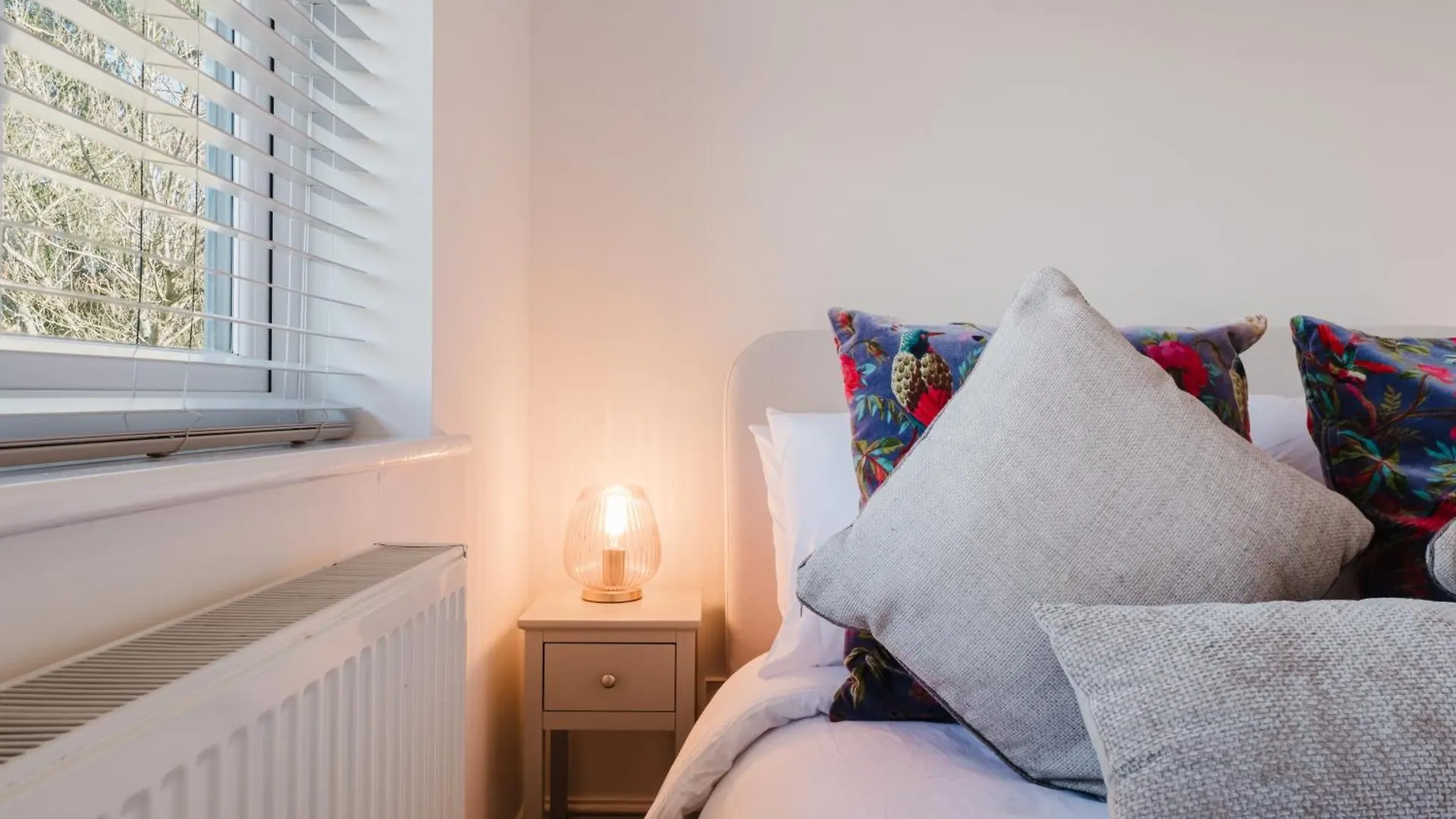 Corner House - Bright 2 Bed In Cheltenham Beckhampton Apartment