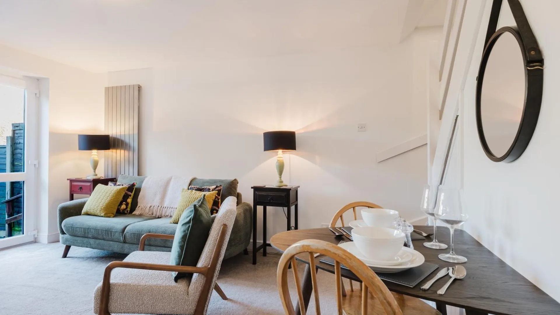 Corner House - Bright 2 Bed In Cheltenham Beckhampton